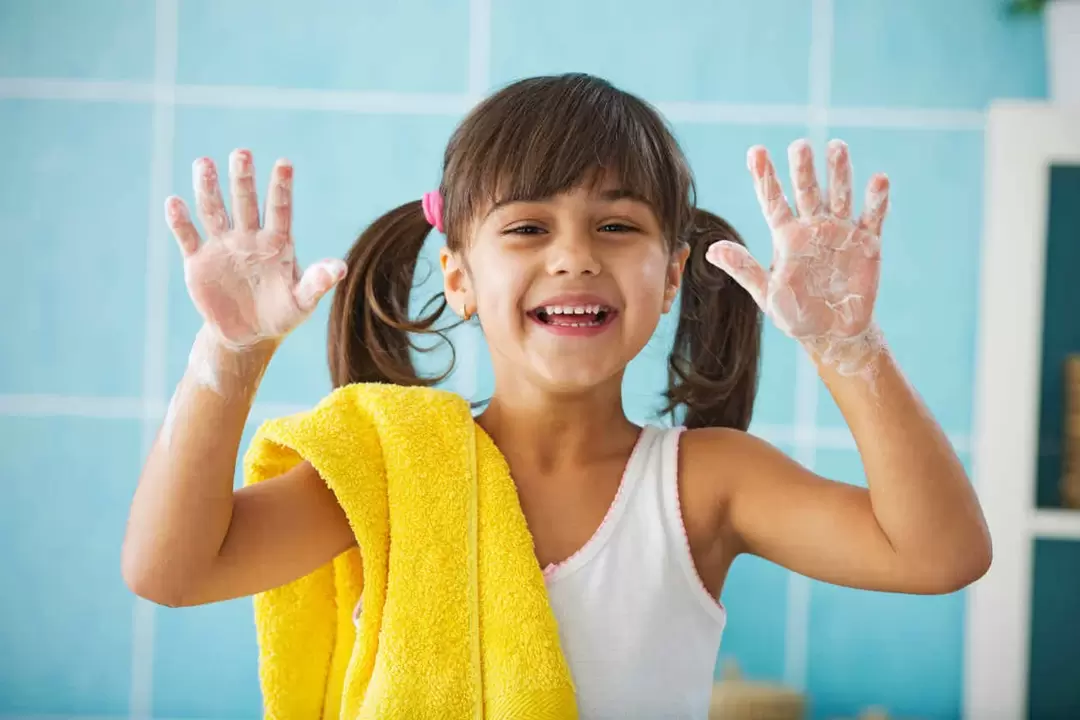 solucanlar ile enfeksiyonu önlemek için el yıkamak
